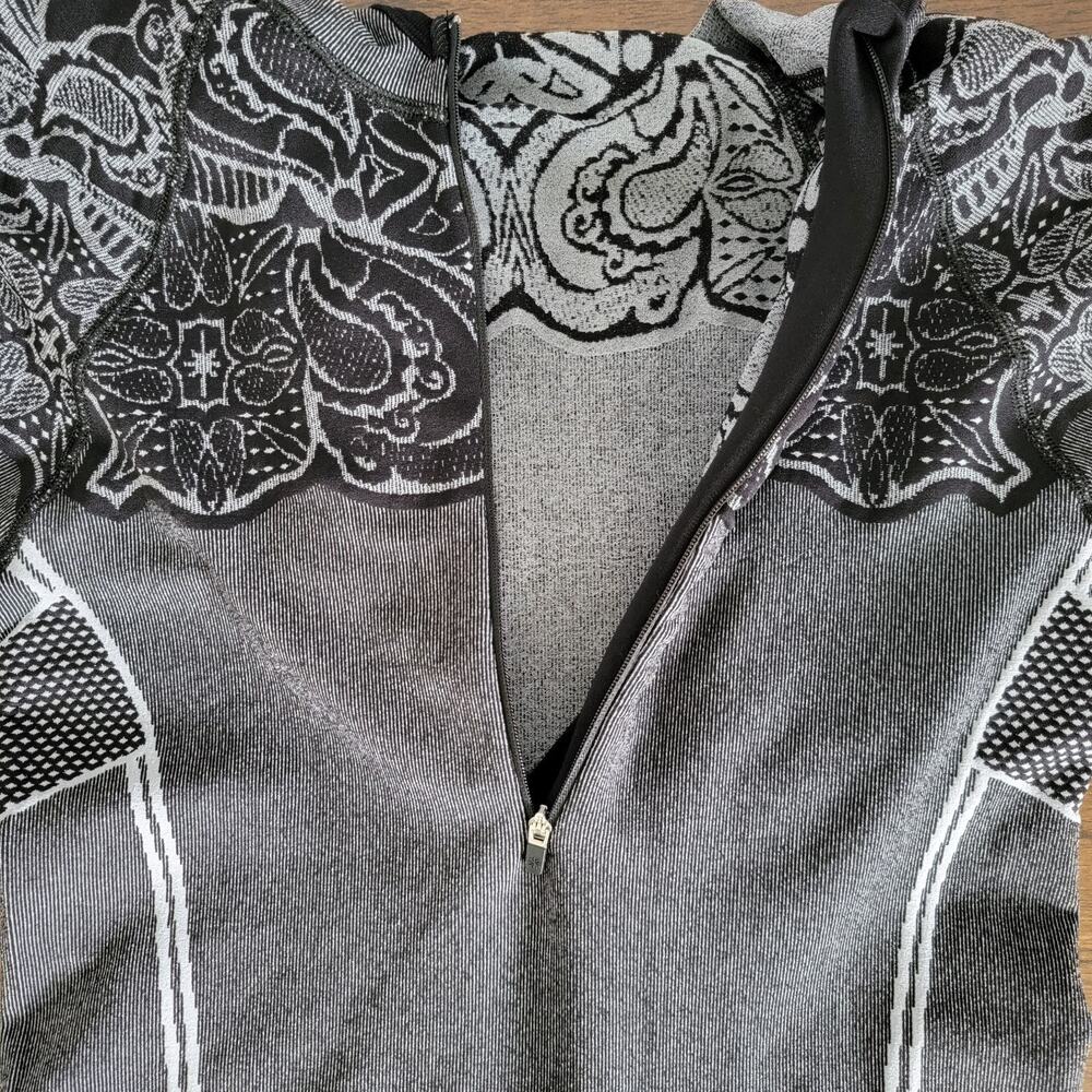 Athleta Stretchy Hoodie Womens M 3/4 Zipper Fitted Activewear Athleisure Comfort - Picture 8 of 11